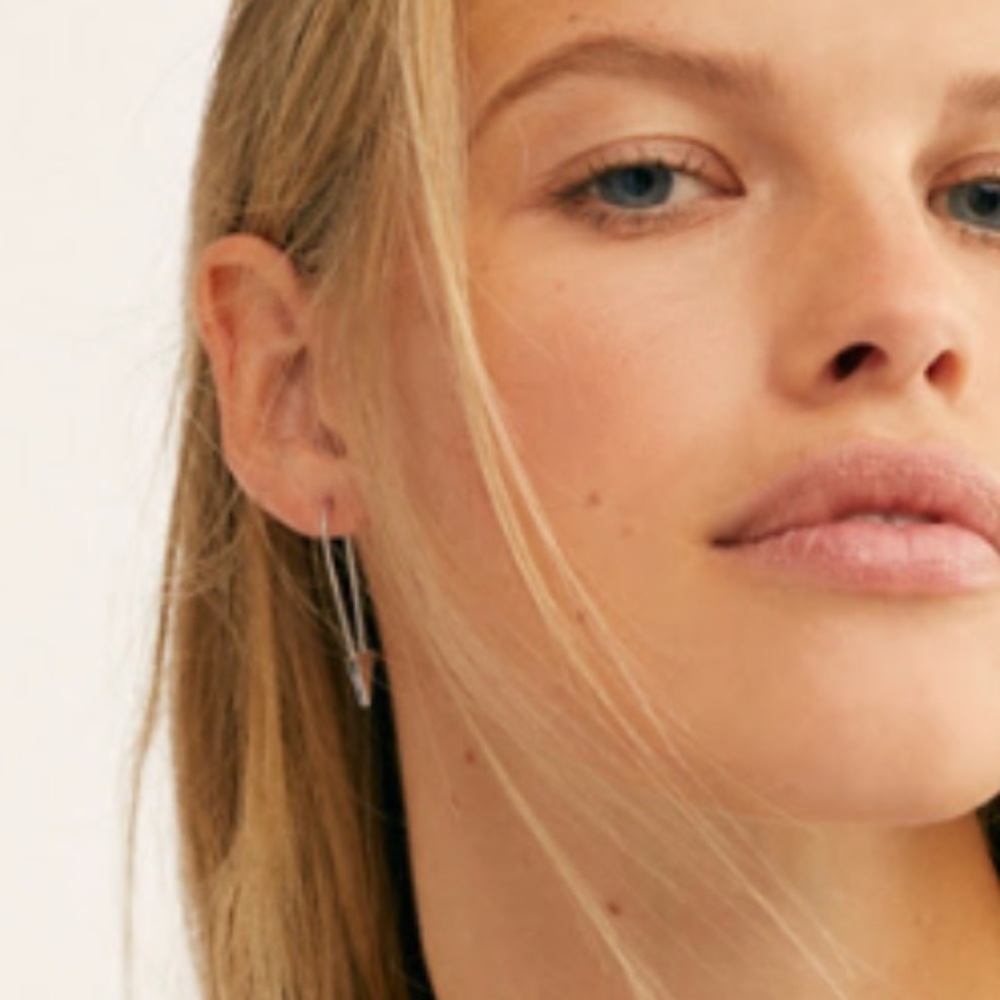 Free People 925 silver pin earrings. Never worn!